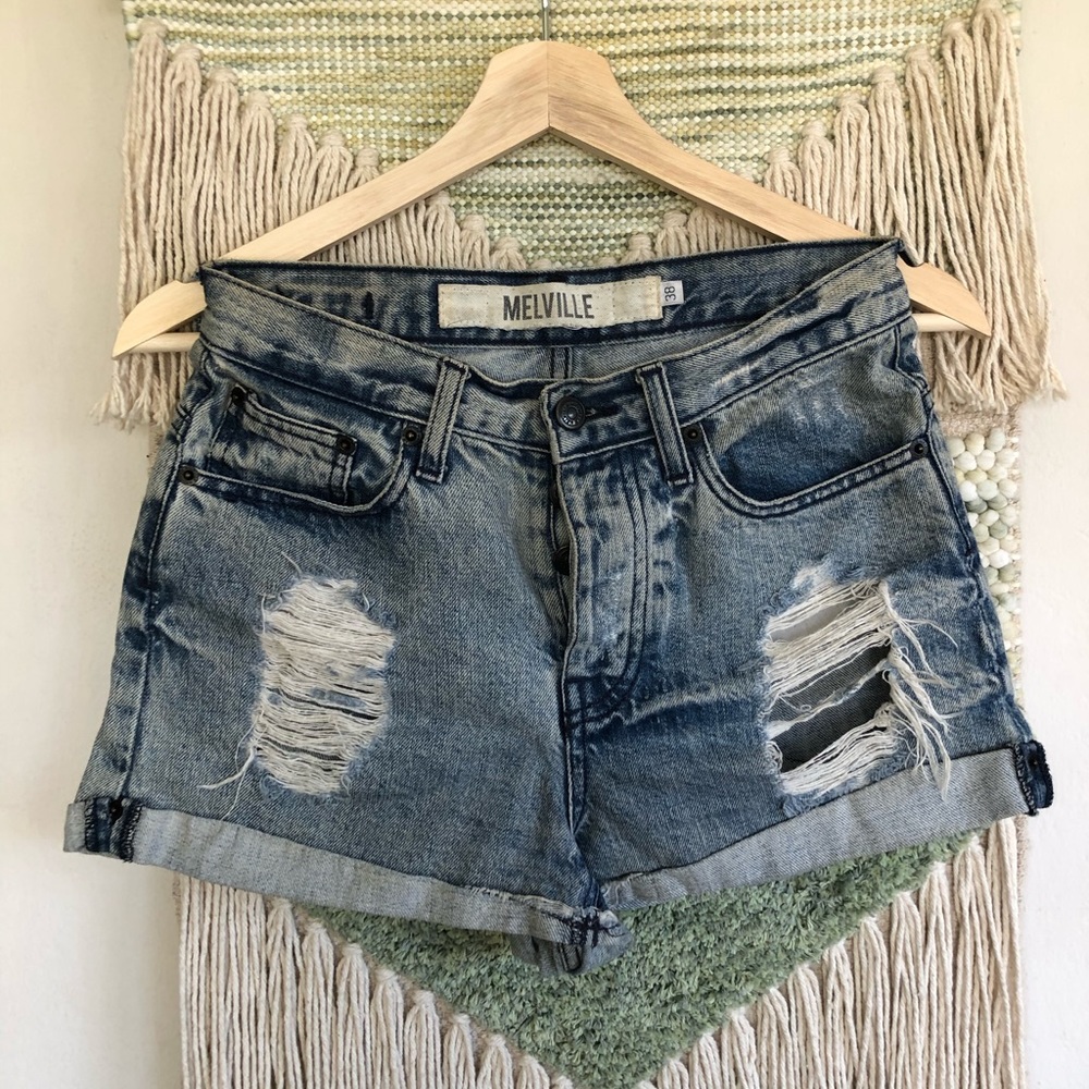 BRANDY MELVILLE HI WAIST DIST DENIM SHORTS 28